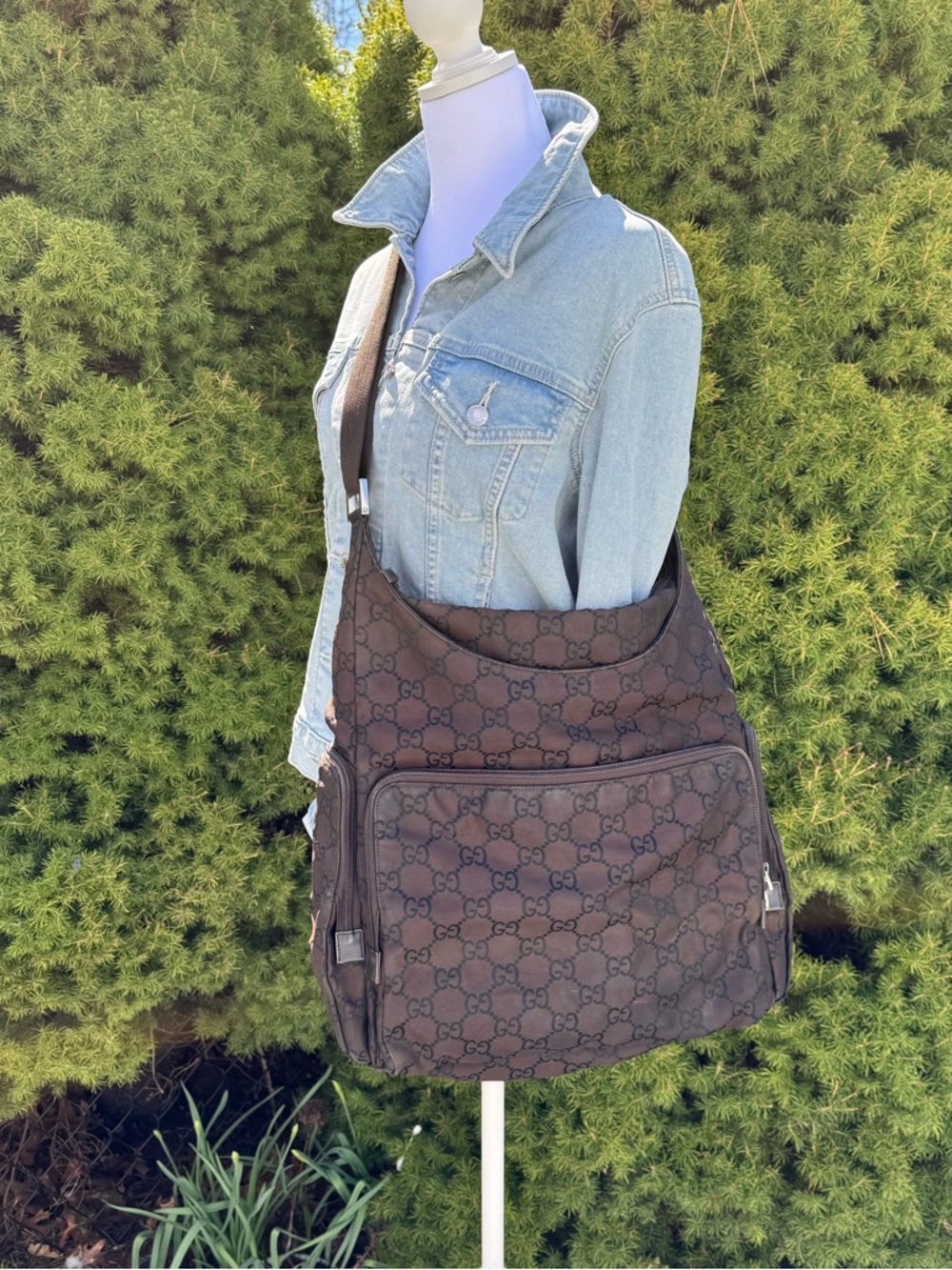 Gucci Brown GG Supreme Canvas Messenger Bag with Front Zip Pocket